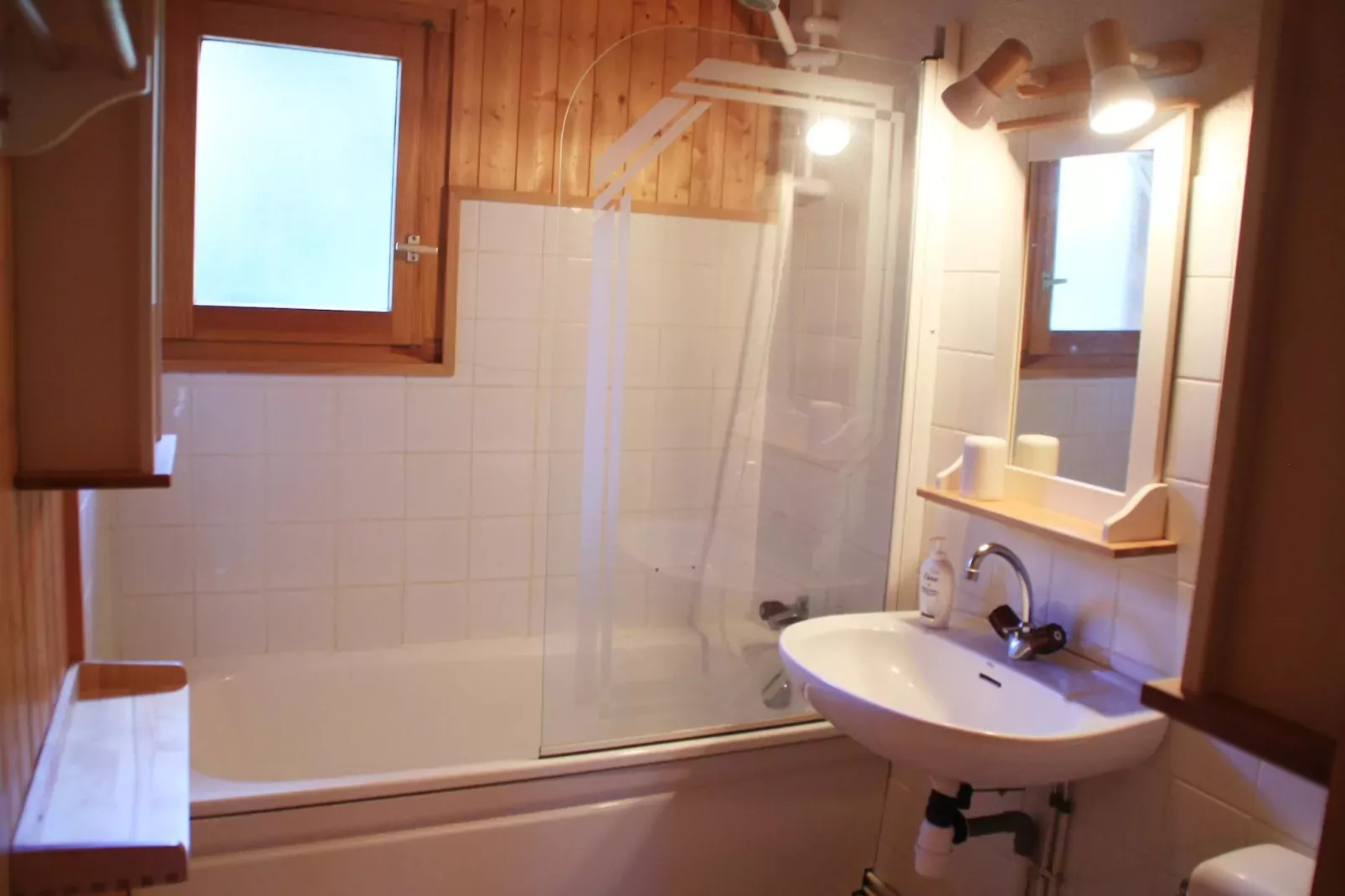 Chalet Ecureuil ECR CHARMING & NATURE 5 Pers.-Badkamer