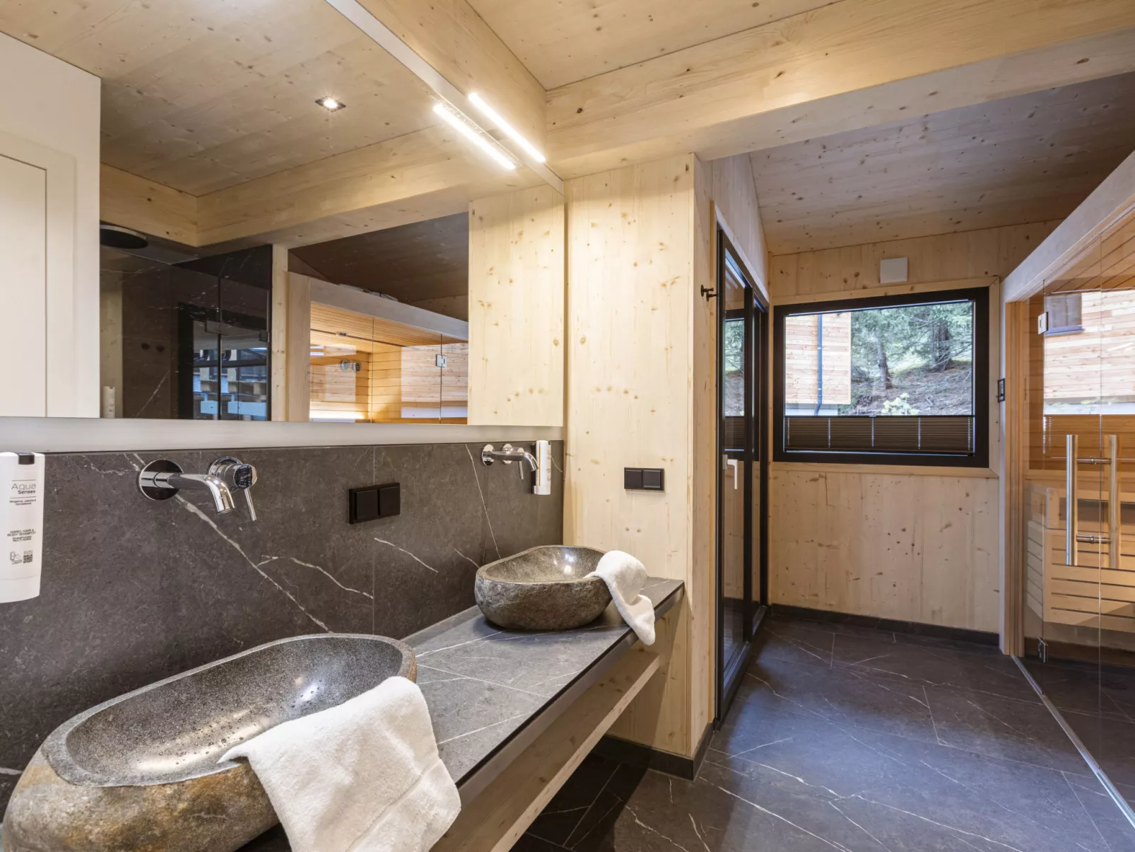 Superior #10 mit Sauna & Hot Tub-Binnen