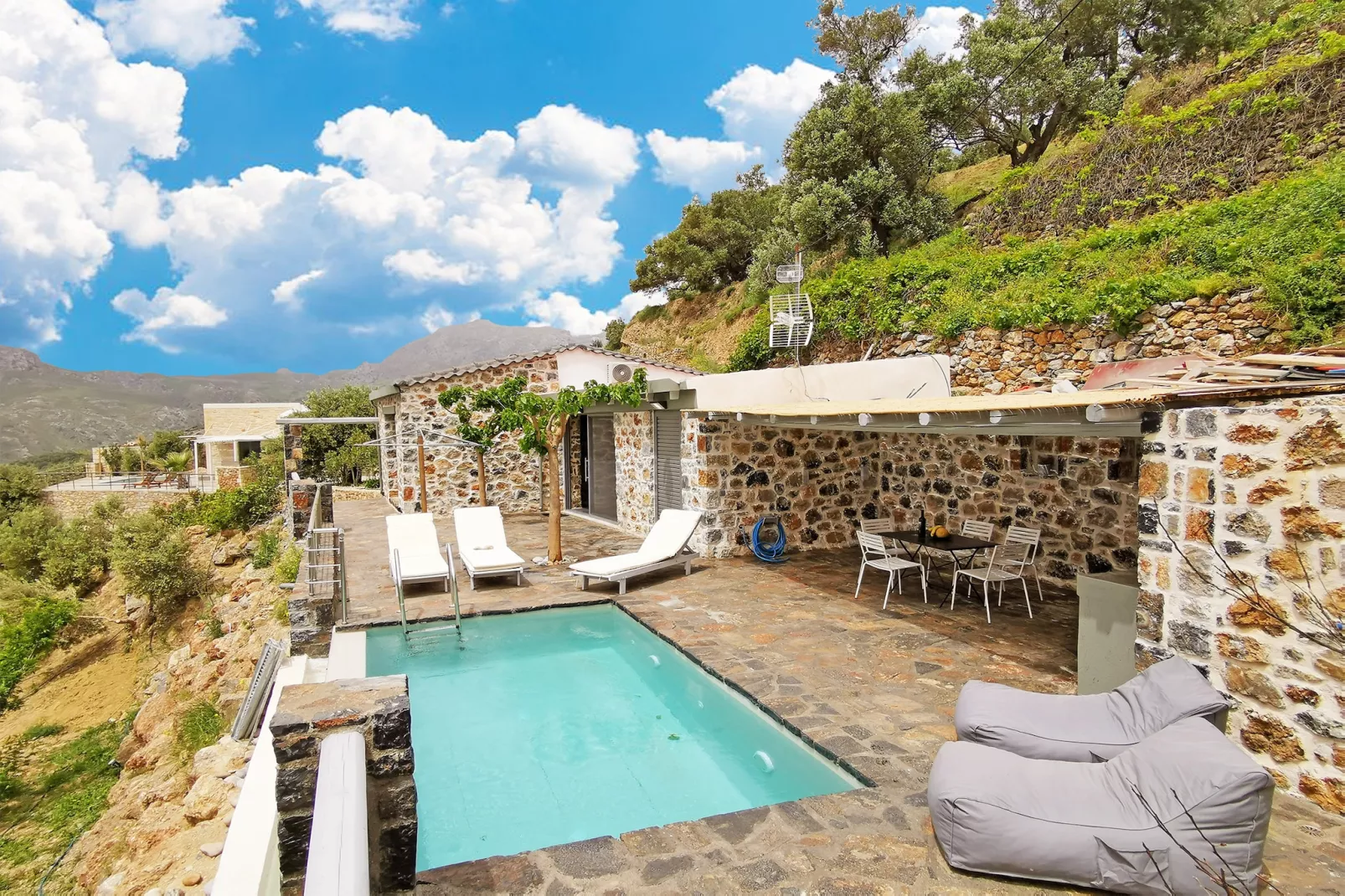 poolofhouse