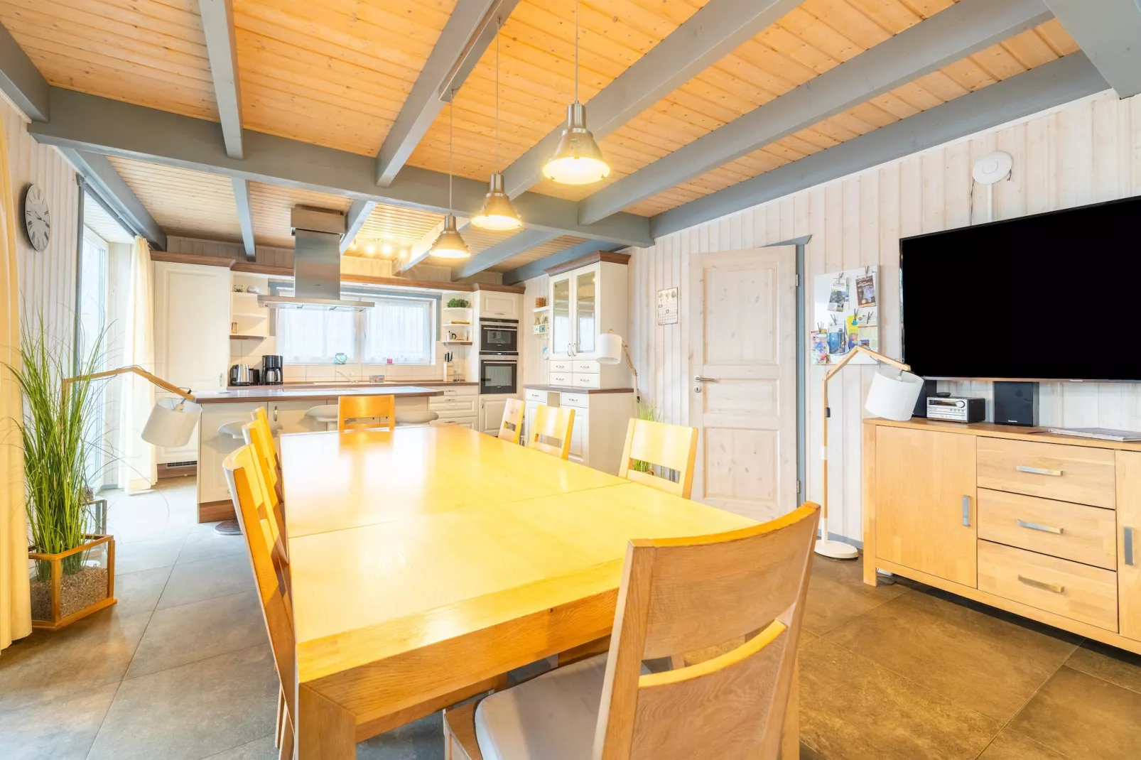 Schwan 308-Eetkamer