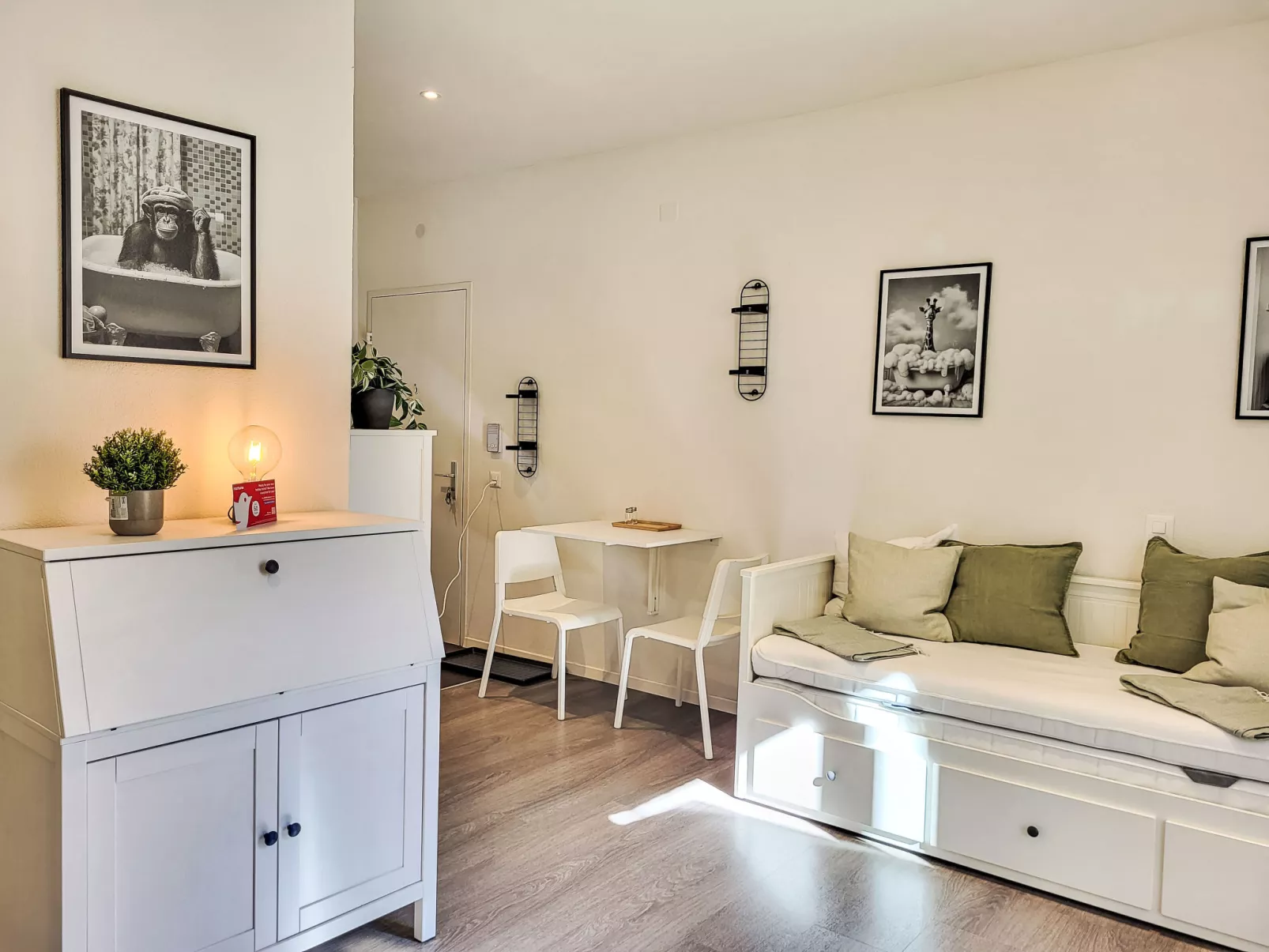 White Locarno Apt.1