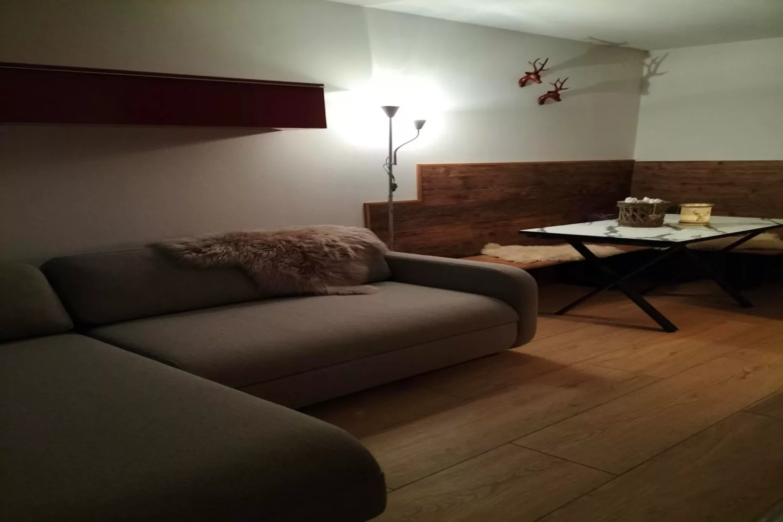 Apartment Urchen-Woonkamer