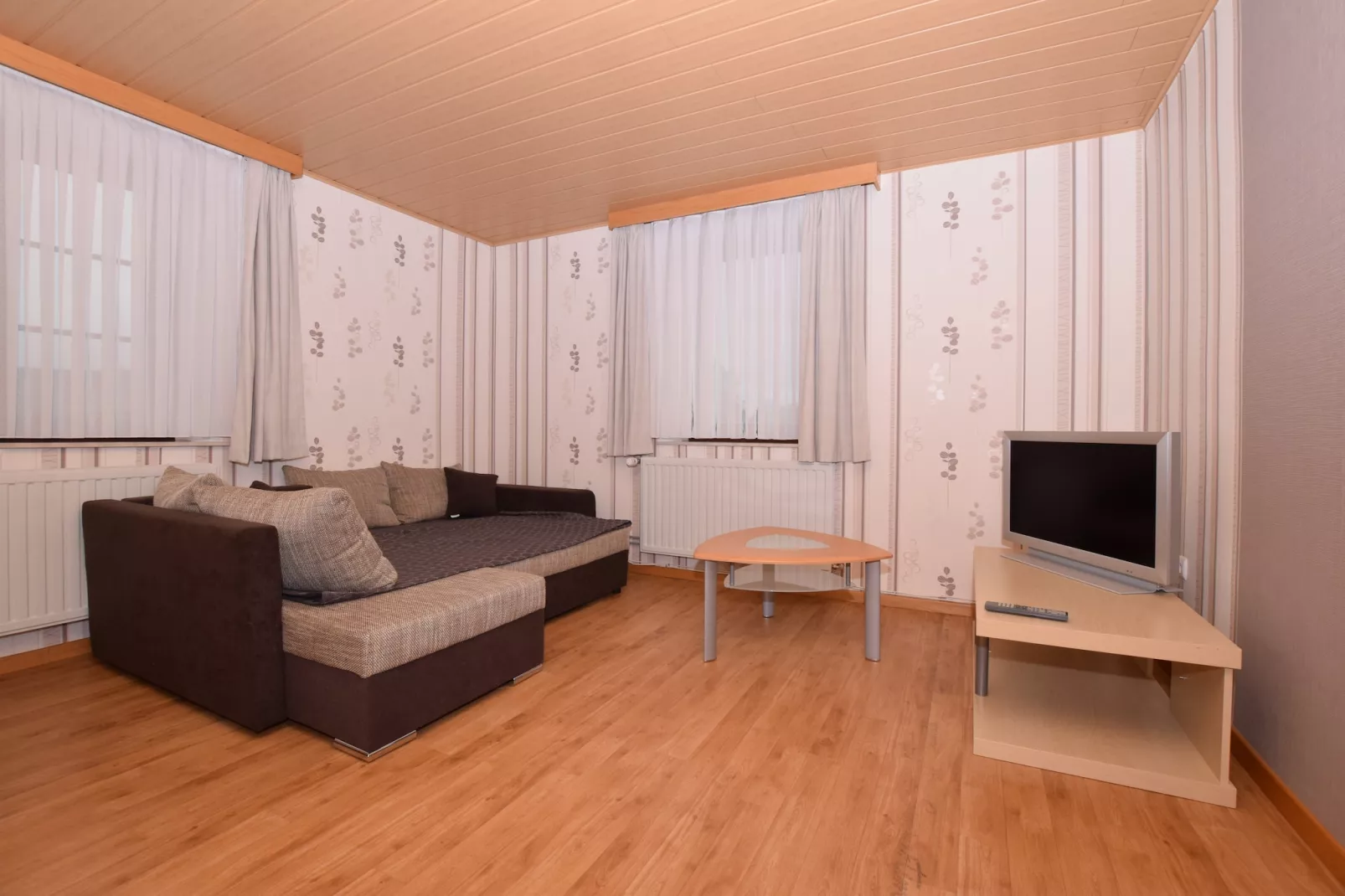 Haus Kohn-Image-tags.