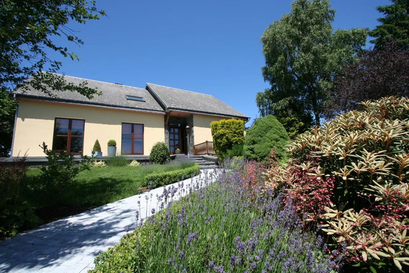 Le Gîte des Grands Prés-Buitenkant zomer