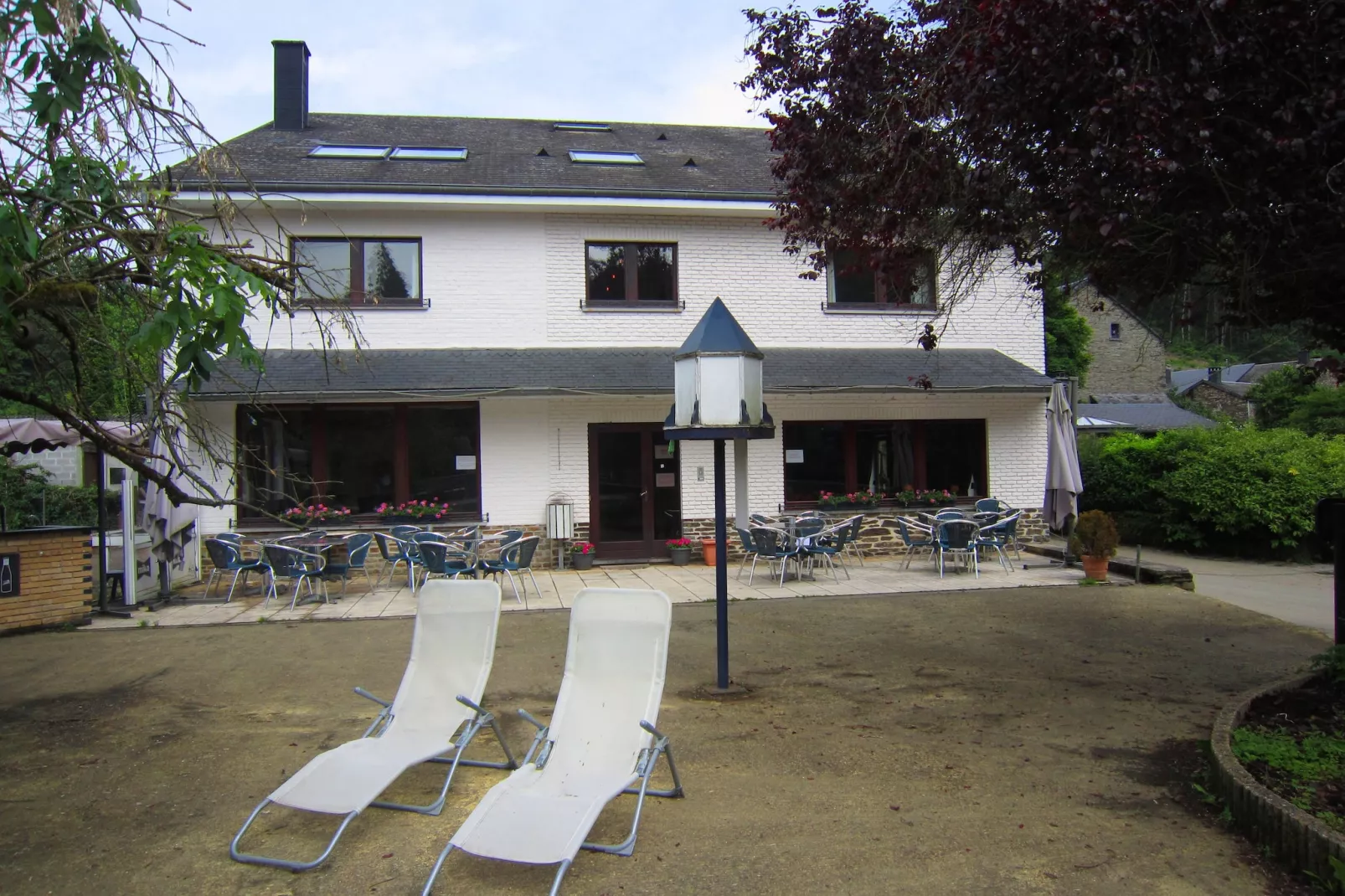 Le Relais du Moulin-Buitenkant zomer