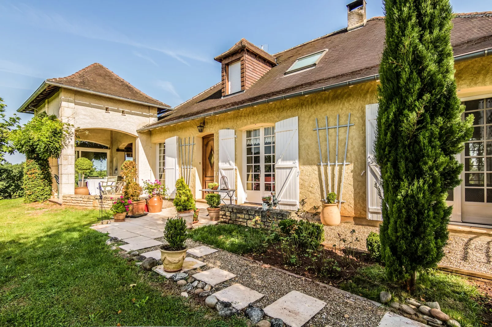 Villa de l'Yssandonnais-Buitenkant zomer