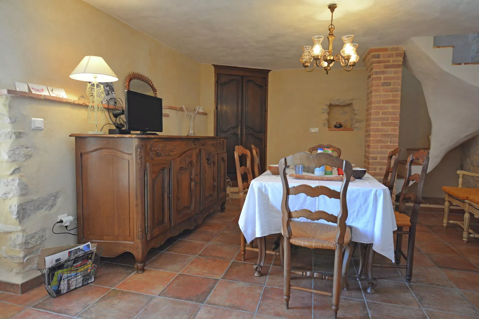Le Mas Enchanteur-Eetkamer