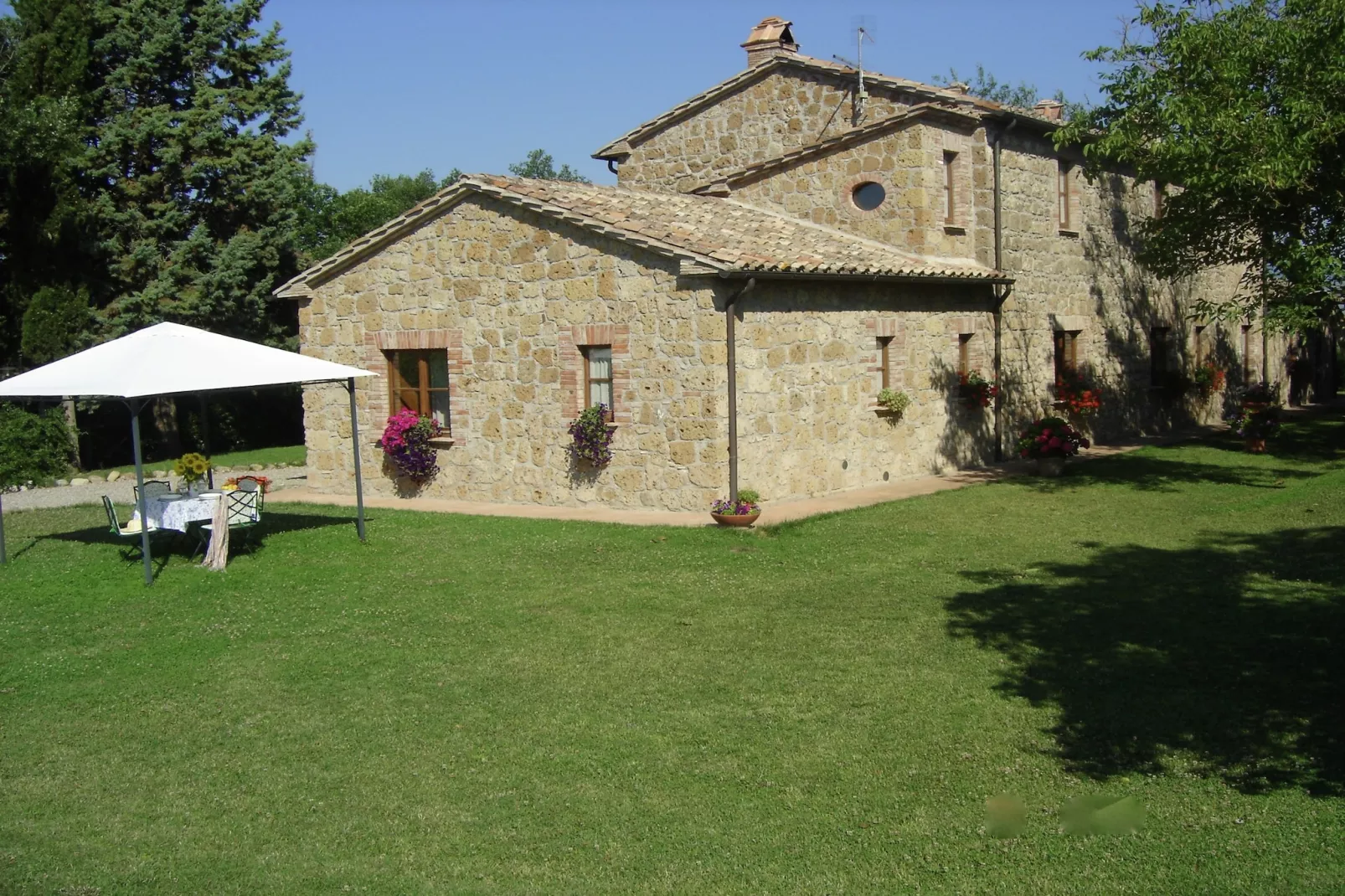 Il Portichetto-Buitenkant zomer