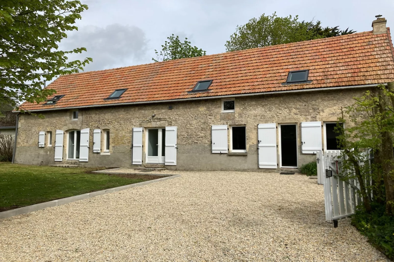 MAISON VIROLE-Buitenkant zomer