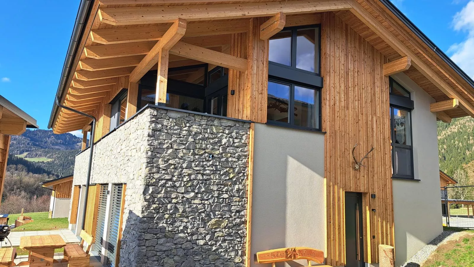 Grebenzen Lodge Edelweiss-Buitenkant zomer