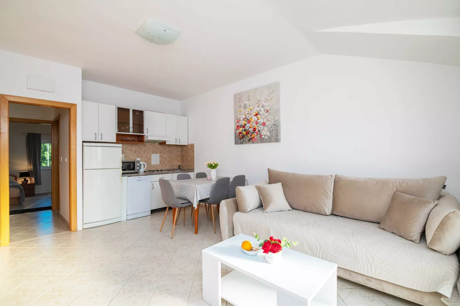 Apartments Azzurro- One Bedroom Apartment with Terrace and Hot Tub ( Azzurro II-gornji)-Woonkamer