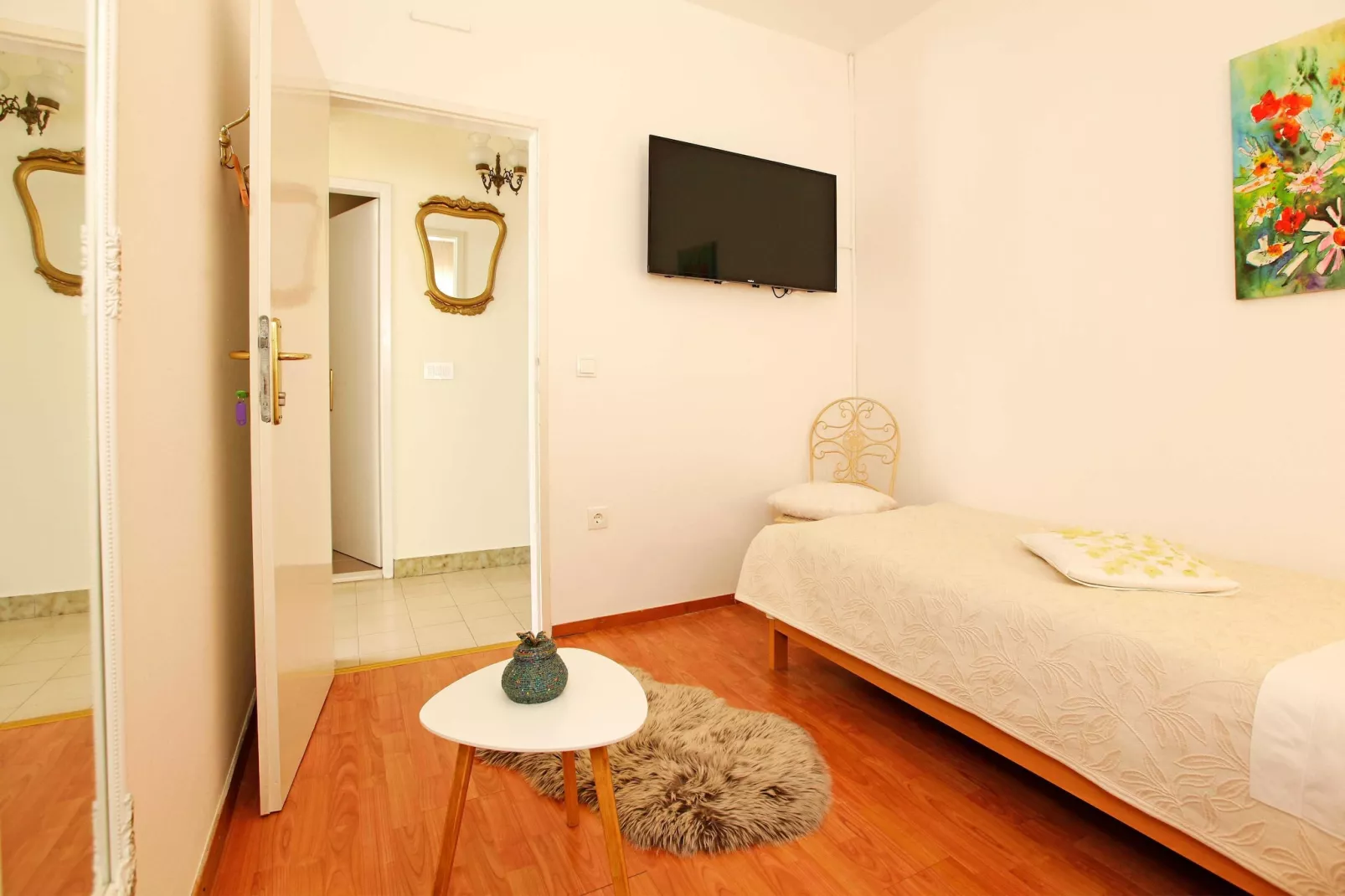 Sunshine Apartment Doda - Three Bedroom Apartment with Balcony and Sea View-Slaapkamer