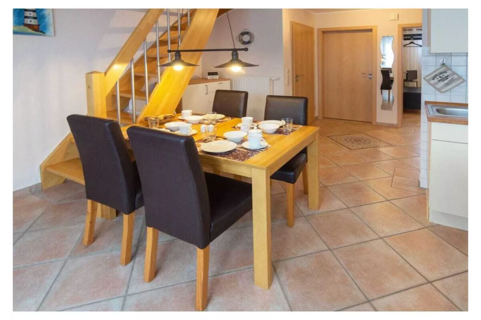 259245-Eetkamer