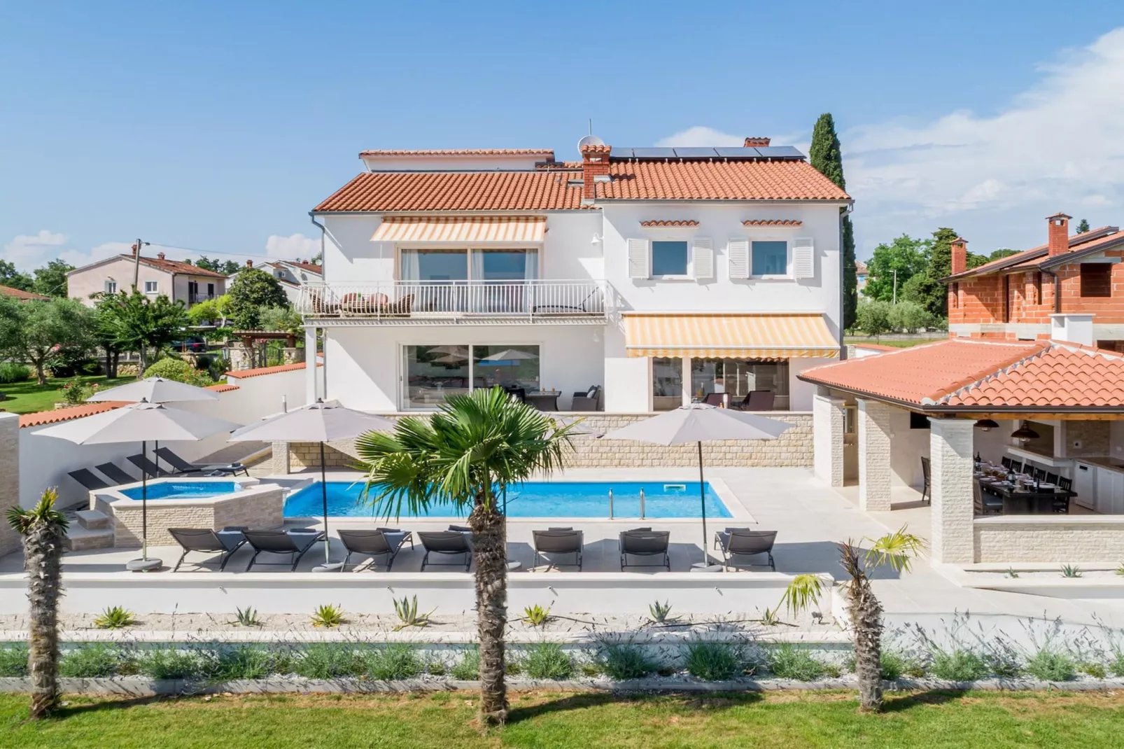 Villa Anela-Buitenkant zomer