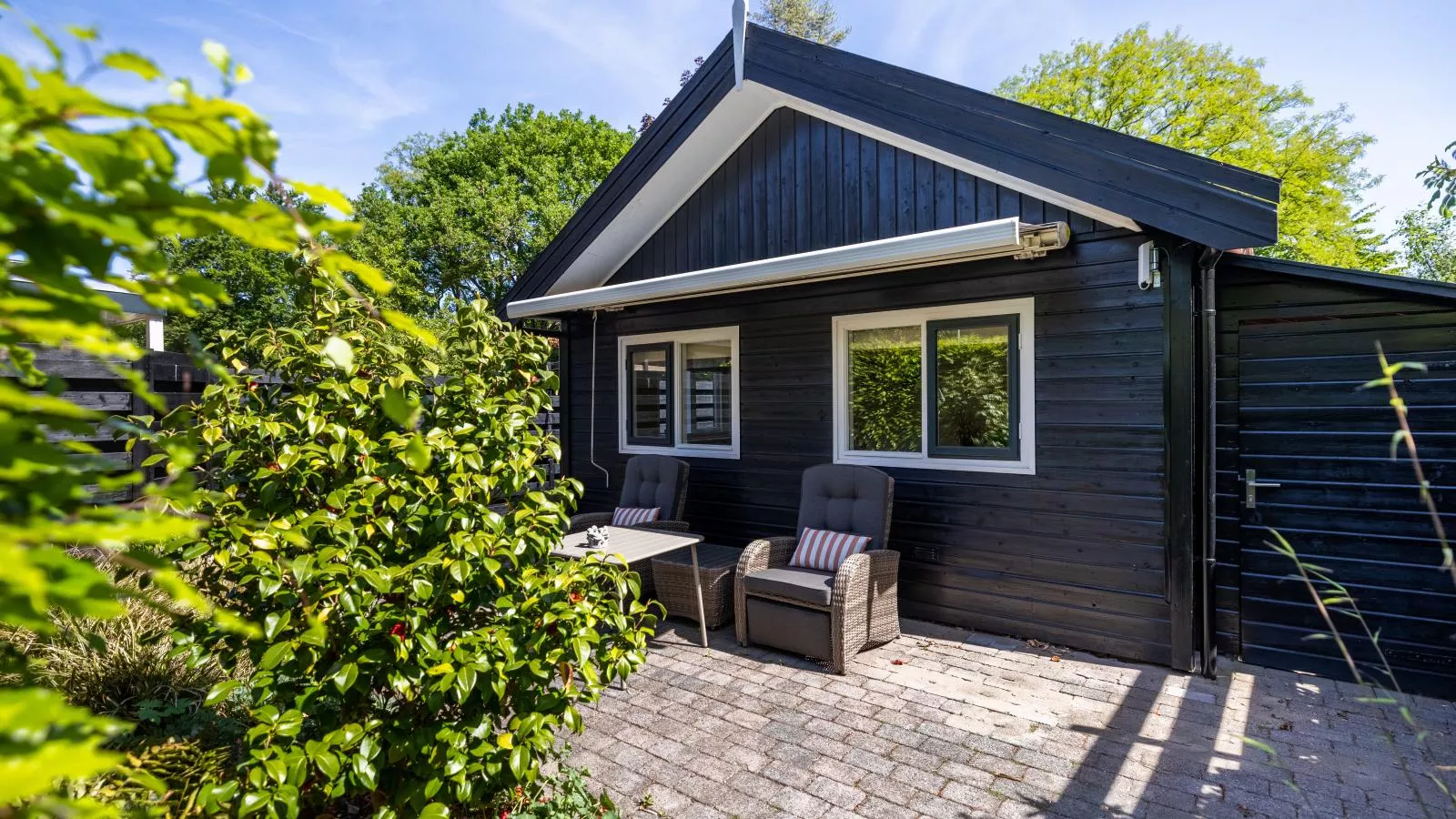 De Groeter Lodge-Buitenkant zomer