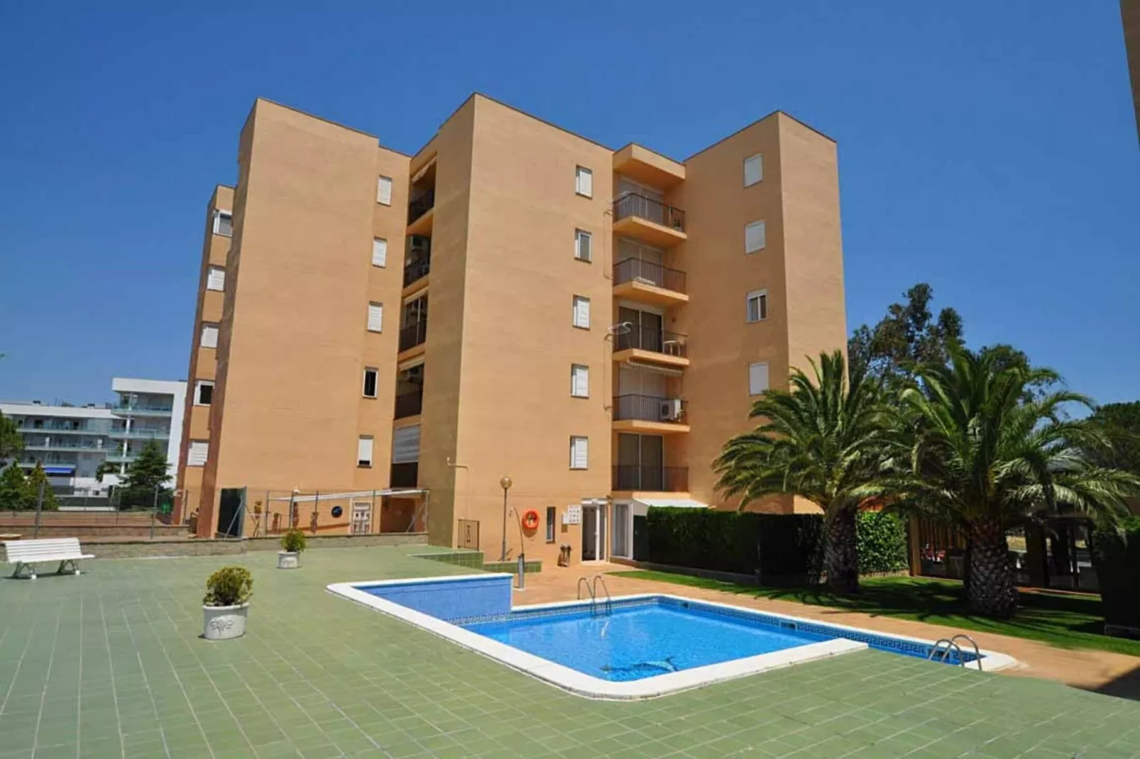 1049 MEDITERRANI vista Piscina
