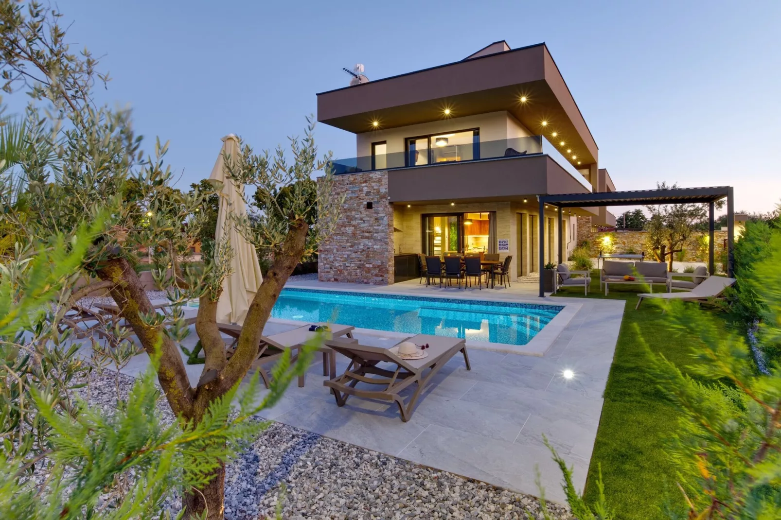 poolofhouse