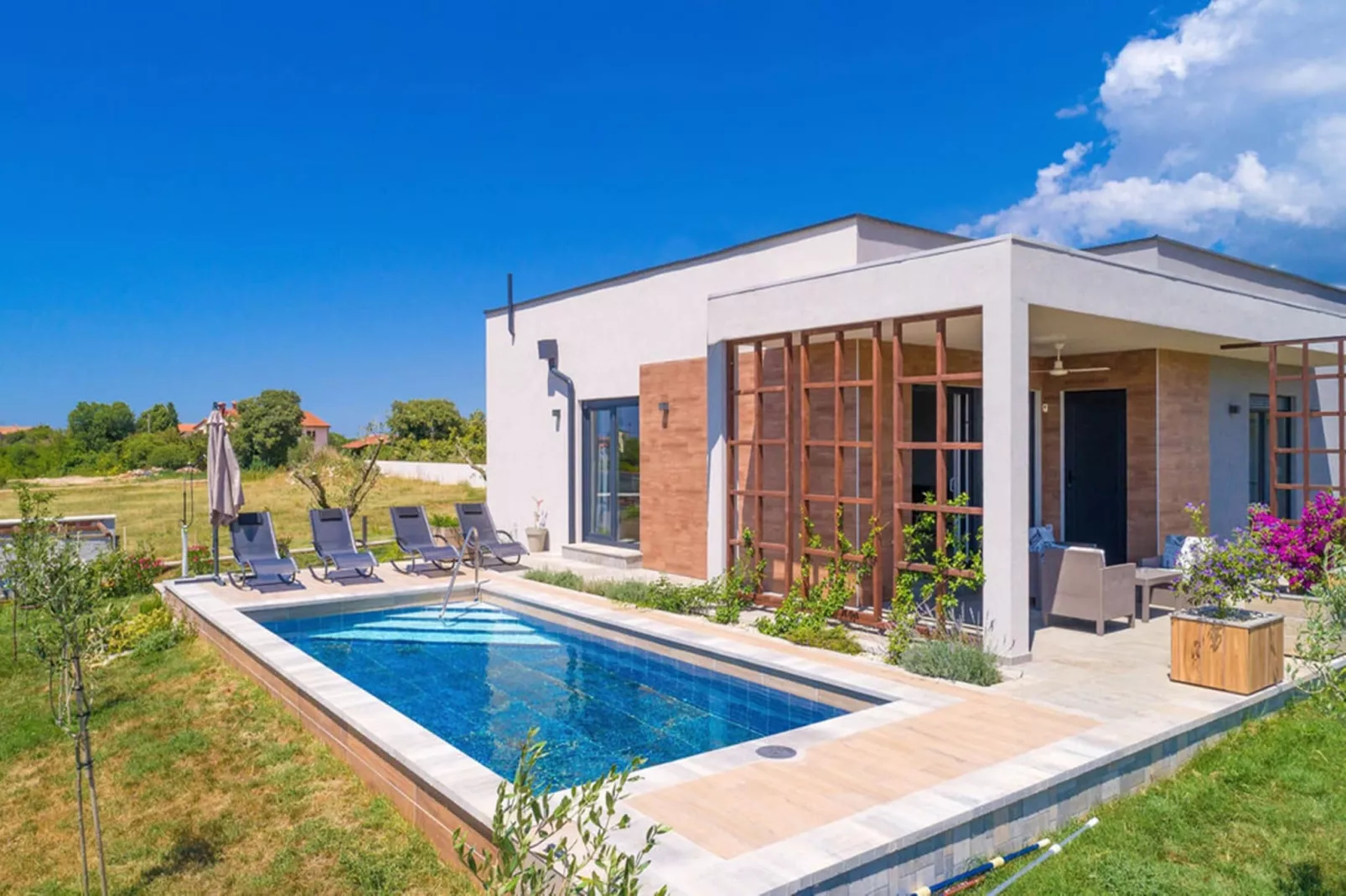 poolofhouse