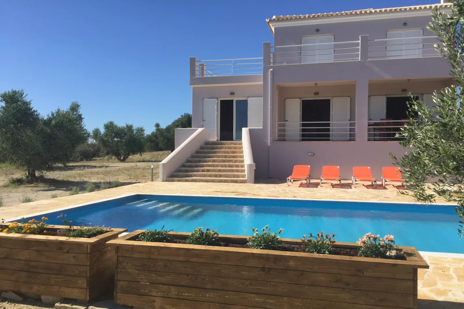 Villa Kamaria-Buitenkant zomer