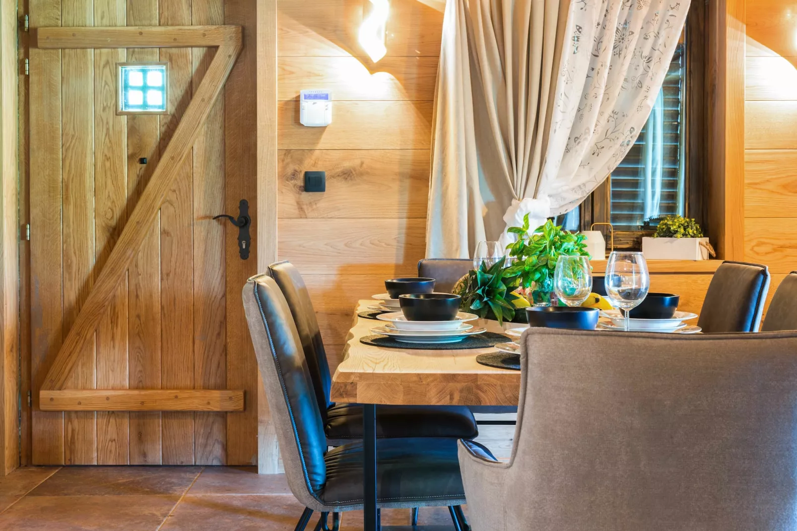 SWAN RIVER HOUSE-Eetkamer