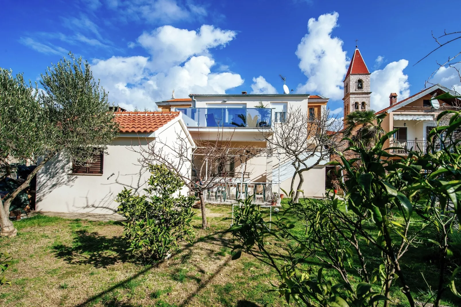 Luxurious apartment Loreta-Buitenkant zomer