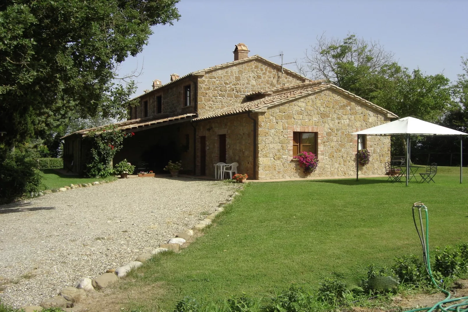 Il Portichetto-Buitenkant zomer