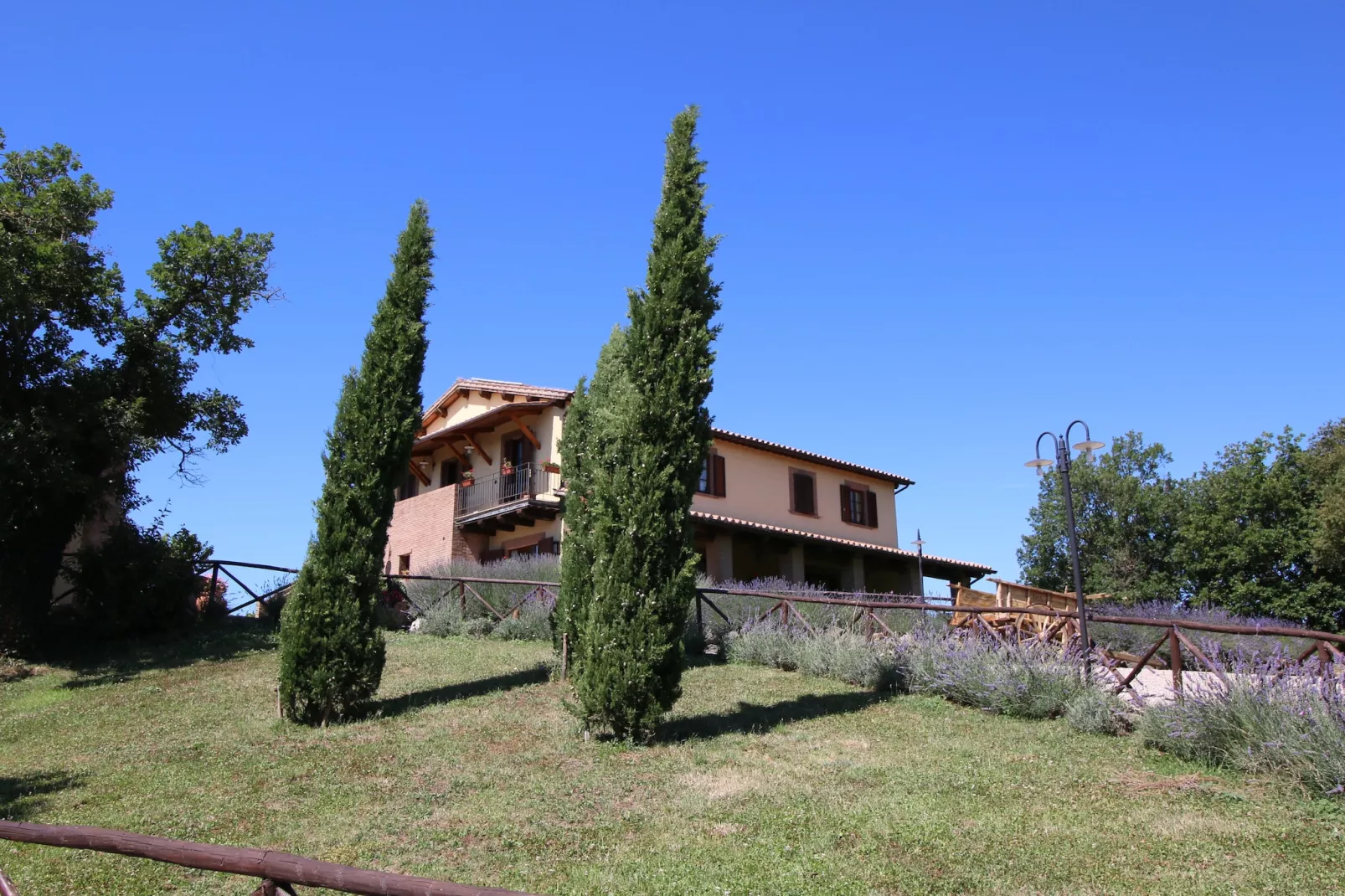 Castagneto-Buitenkant zomer