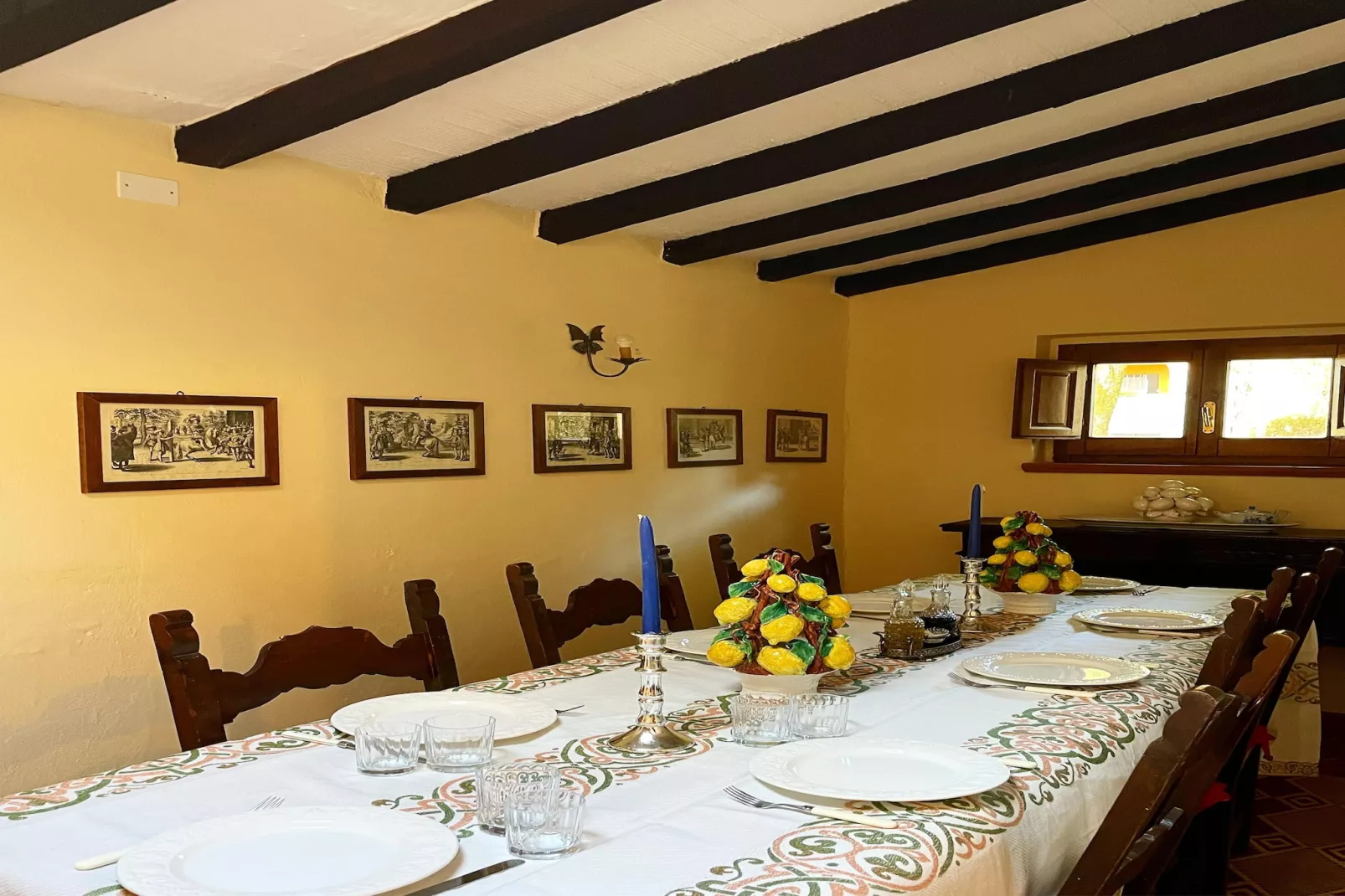 Casa Stefania-Eetkamer