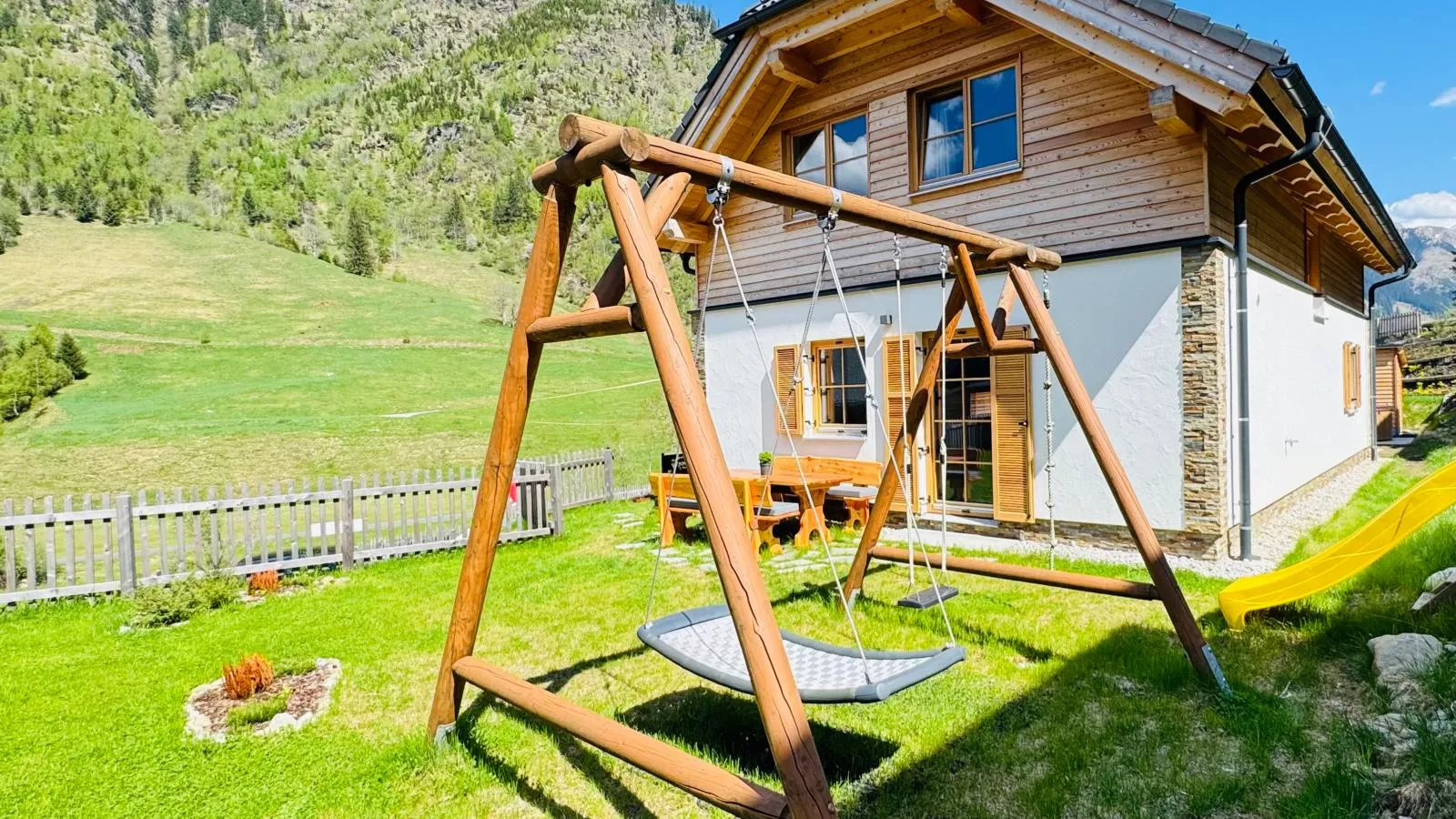 Alpenjoy Lodge-Buitenkant zomer