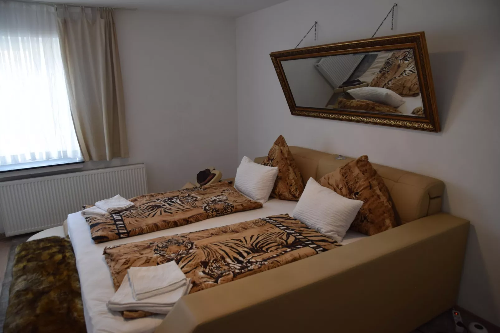Apartment mit Wasserbett-Slaapkamer