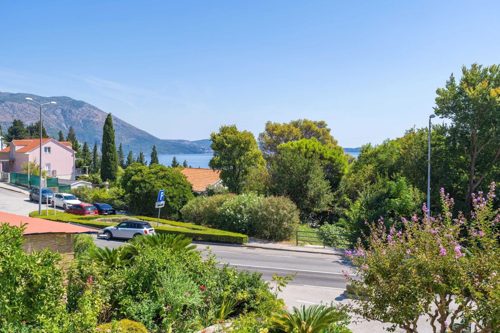 Apartments Djurkovic - Deluxe One-Bedroom Apartment with Balcony and Garden View-Buitenlucht