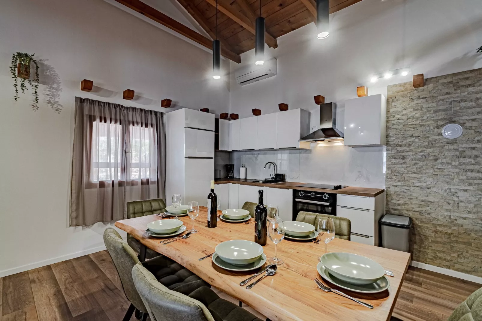 Villa Sea Edge - Three Bedroom Villa with Sea View-Eetkamer