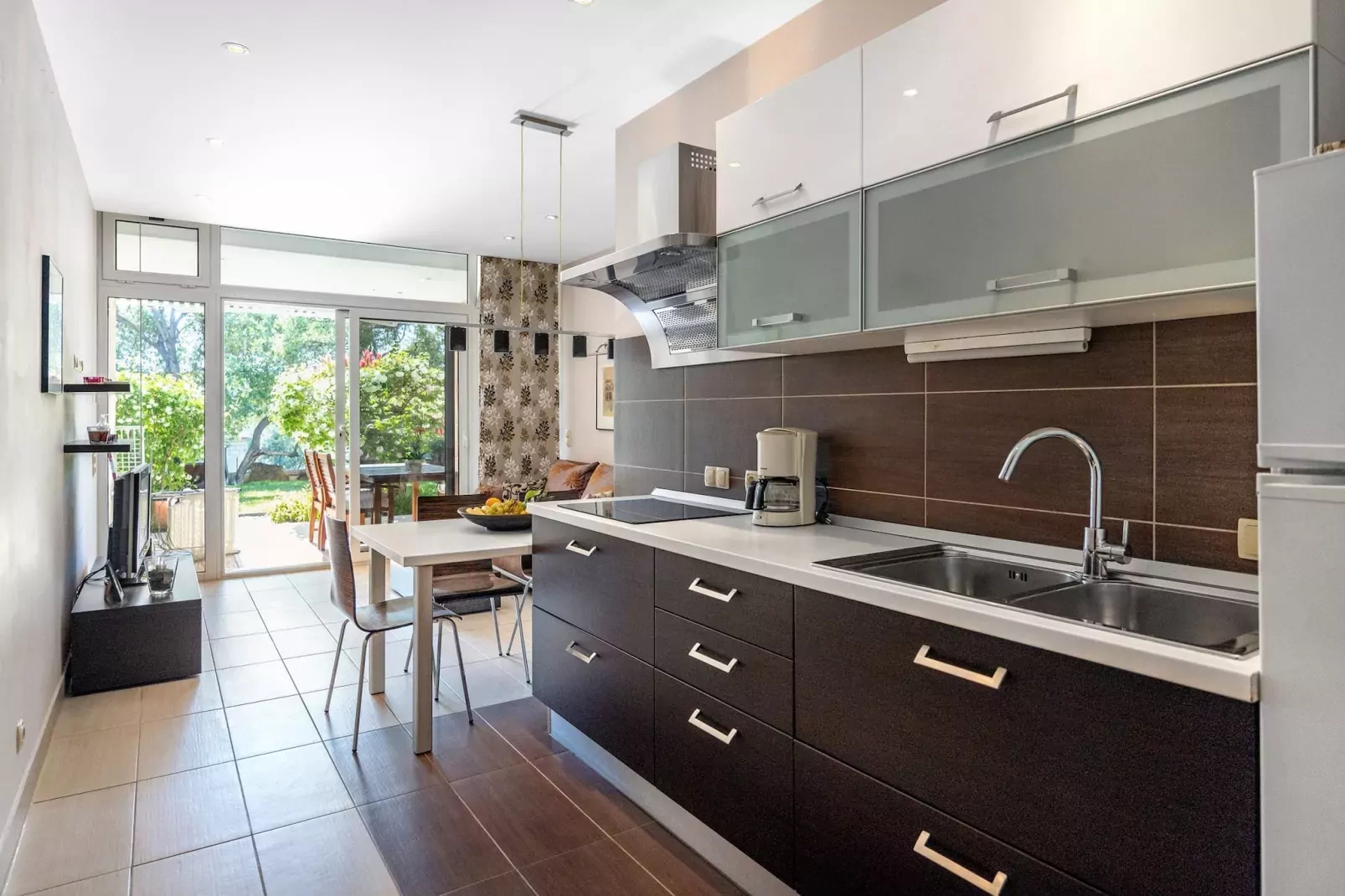 Blanka N2 - Shared Jacuzzi, Magical Garden-Keuken