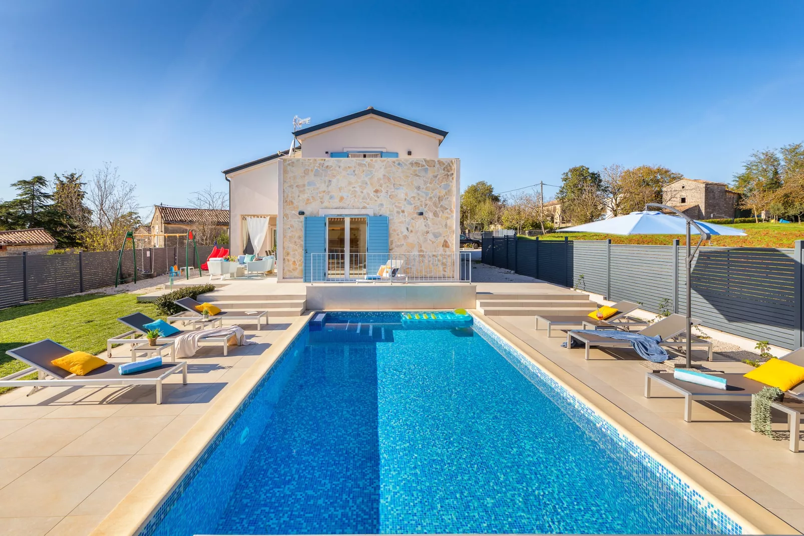 poolofhouse