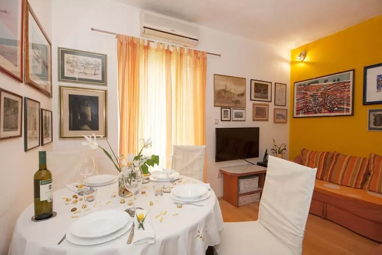Apartments Kalajzic- One-Bedroom Apartment with Terrace (ST)