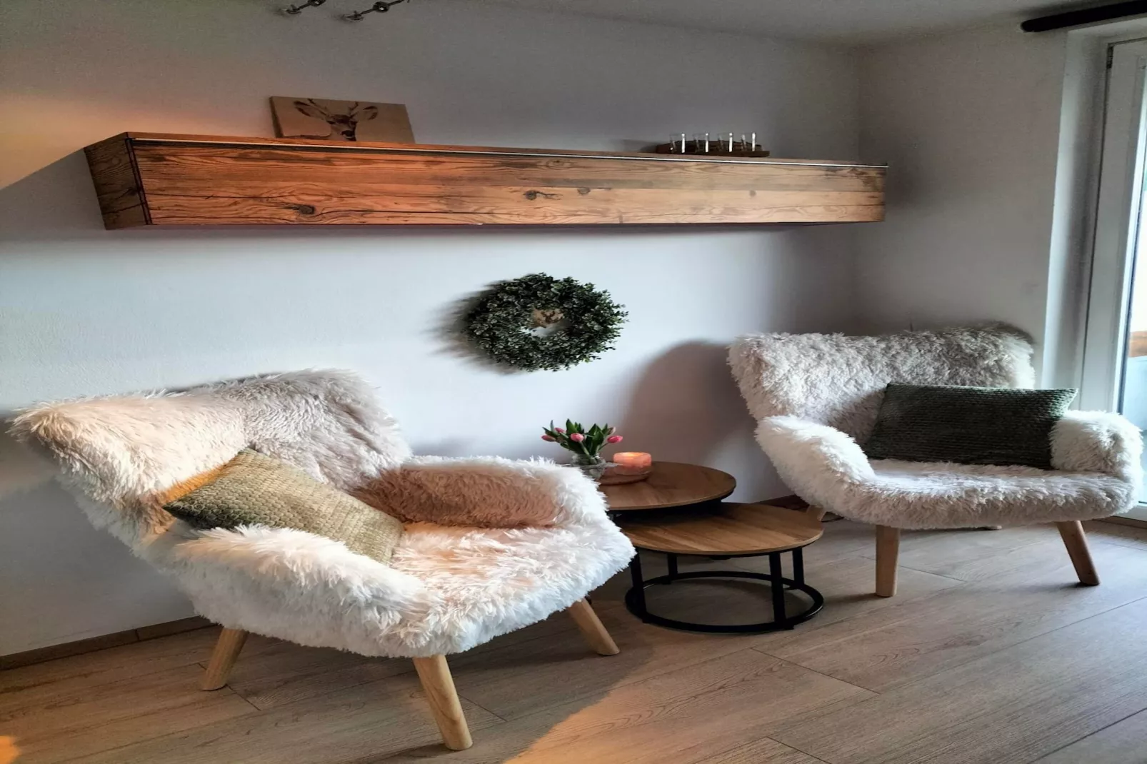 Apartment Urchen-Woonkamer
