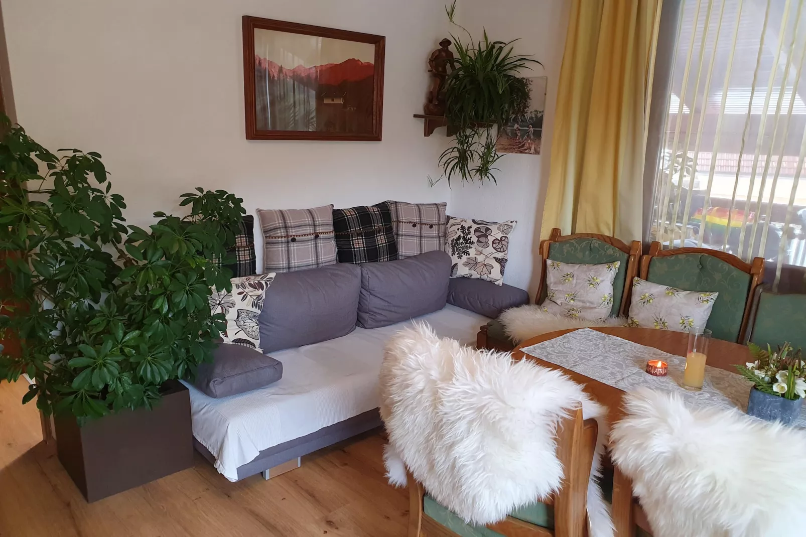 Haus Ella-Eetkamer