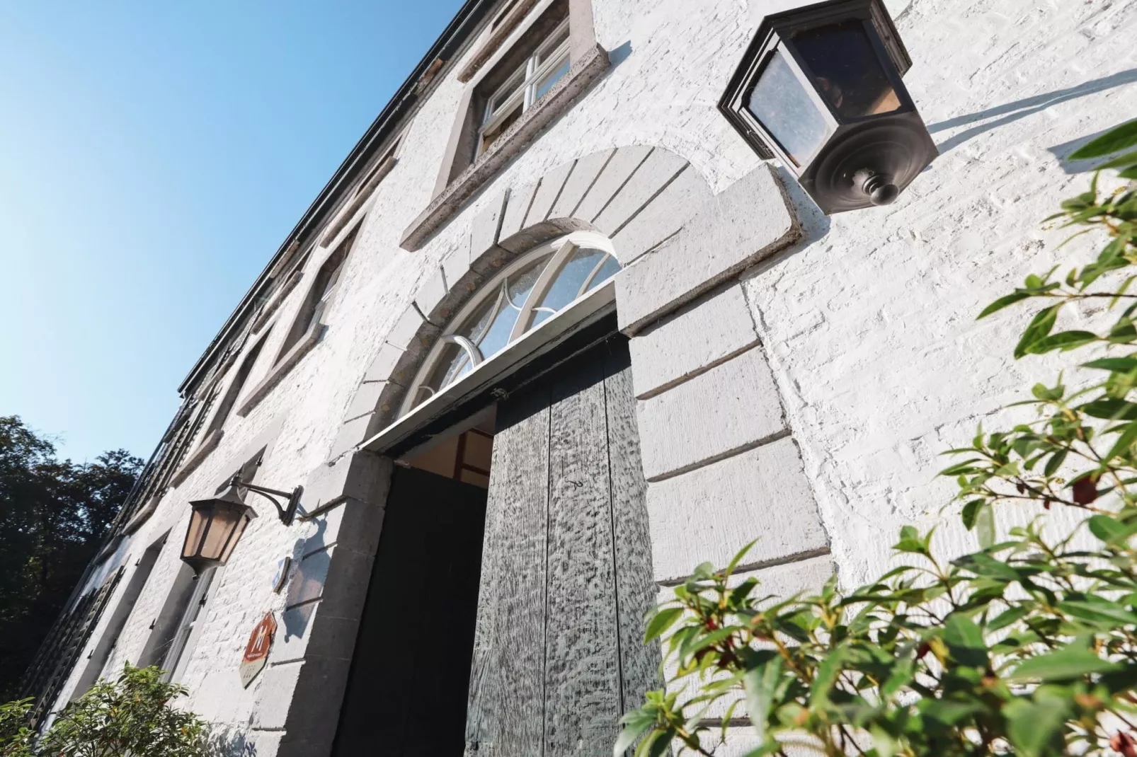 Appartement voor vier Domain Château Dieupart-Buitenkant zomer