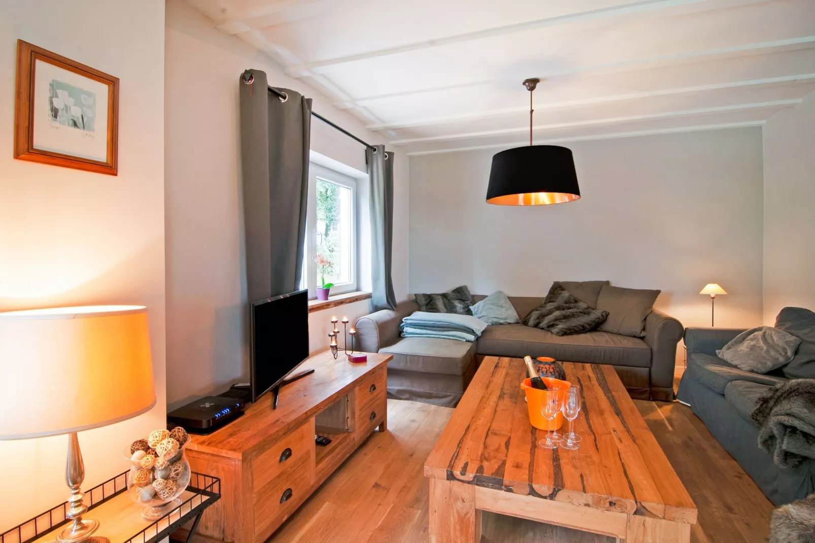 Superbe maison de vacances pour 10 personnes Xhoffriax-Woonkamer