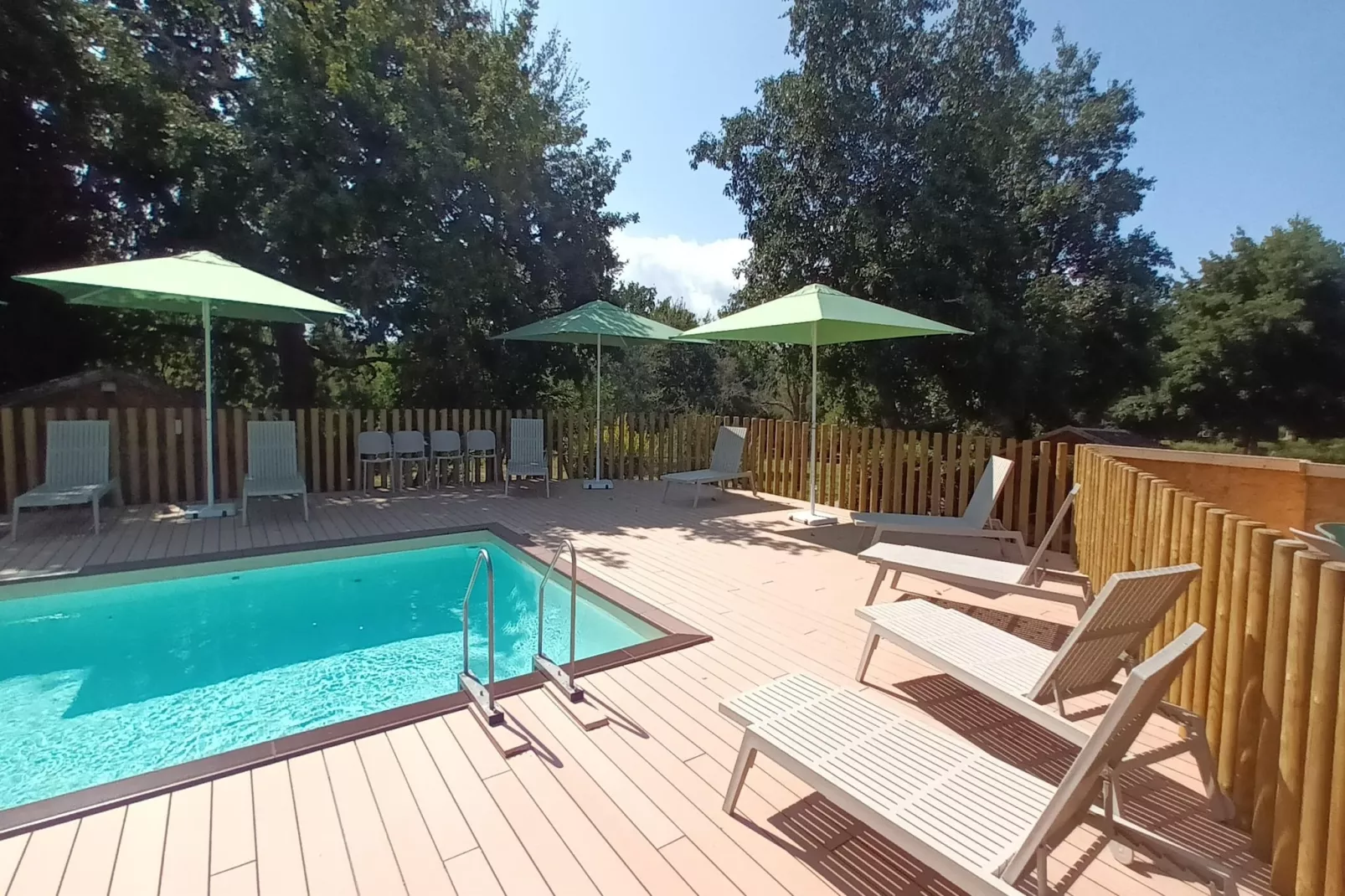 Holiday complex  Golfe du Morbihan Larmor-Baden // Apt 2 pcs 4 pers et 1 bébé 2 salles d'eau REZ DE CHAUSSÉE-Zwembad
