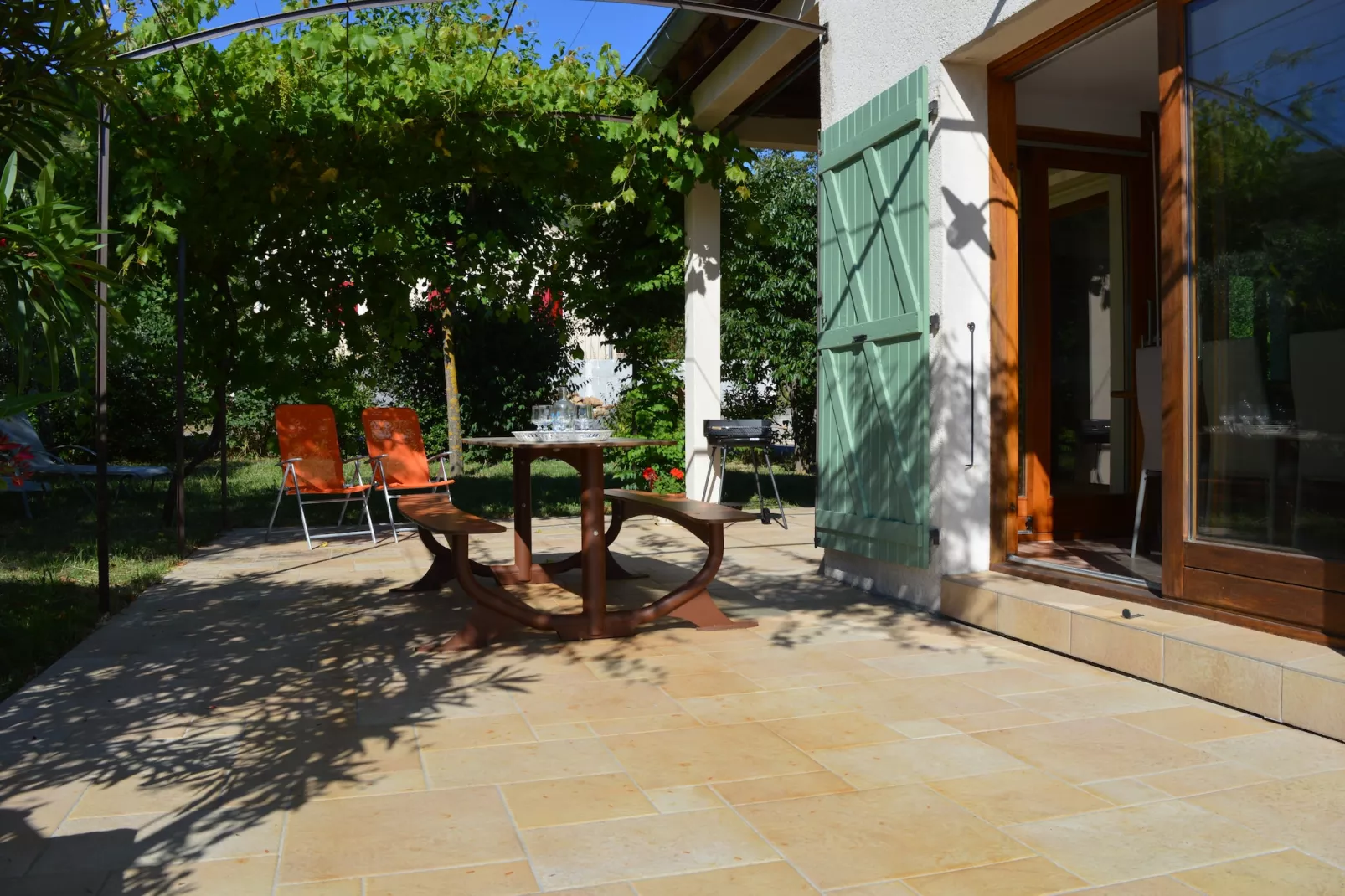 Villa - Les Vans 8pers-Tuinen zomer