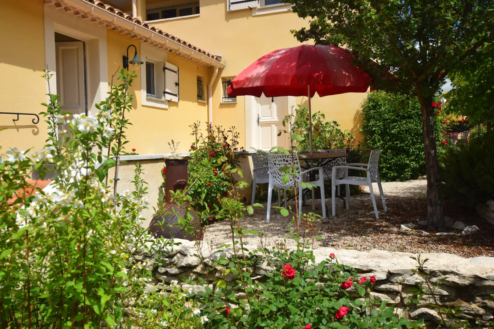 Appartement - MONTBRUN-LES-BAINS-Terrasbalkon