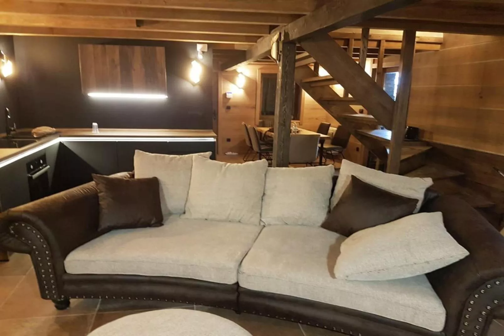 SWAN RIVER HOUSE-Woonkamer