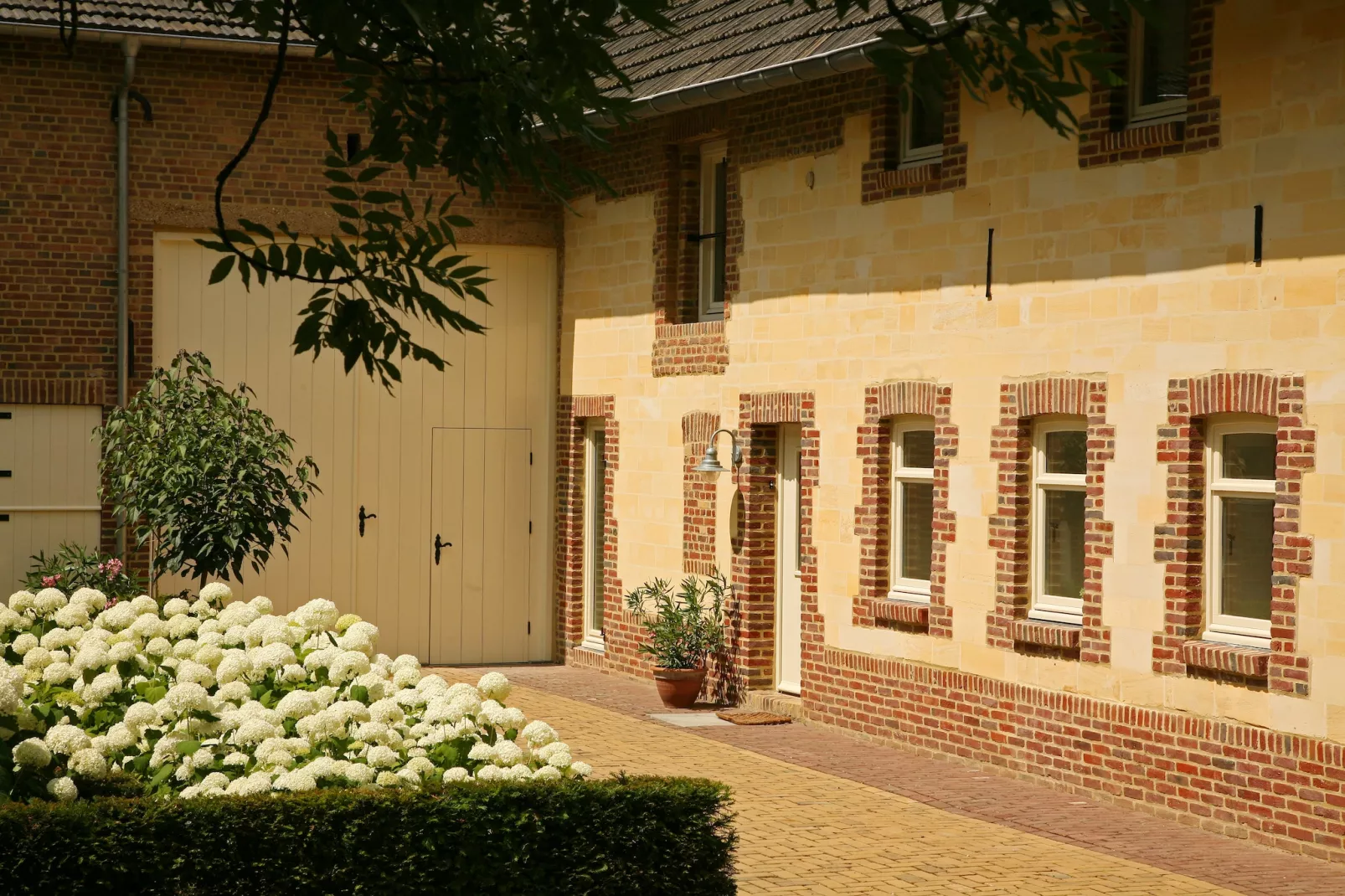 Hoeve in gunne winkel 1-Buitenkant zomer