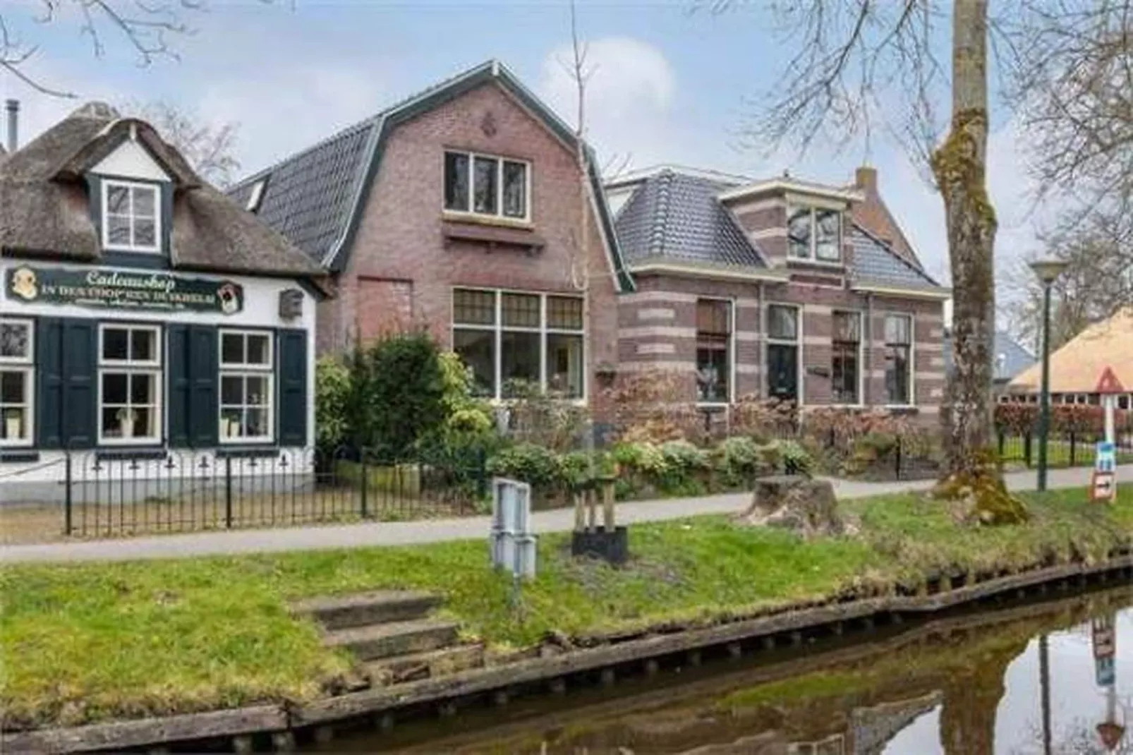 Logies Paal 4 Giethoorn-Buitenkant zomer