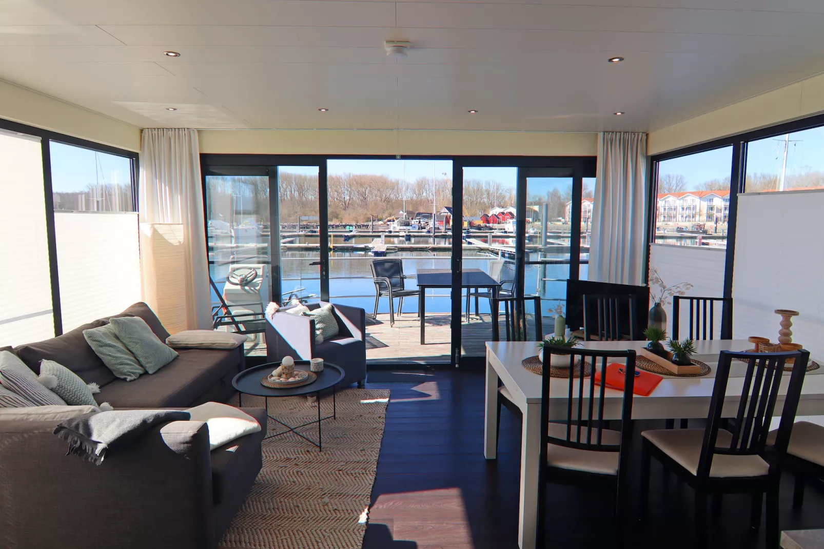 Hausboot Family & Friends LP 3 / 3 Personen-Woonkamer