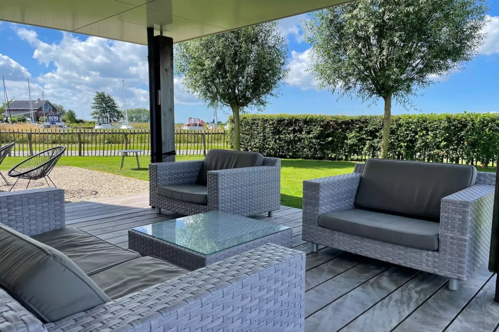 Friese Meren Villa's 21-Terrasbalkon