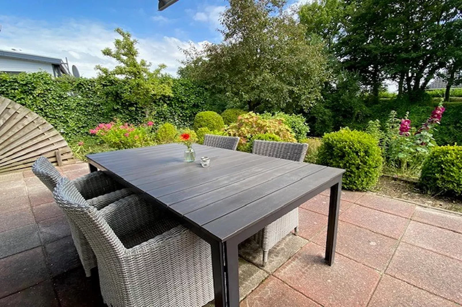 Fijne bungalow in Makkum-Terrasbalkon