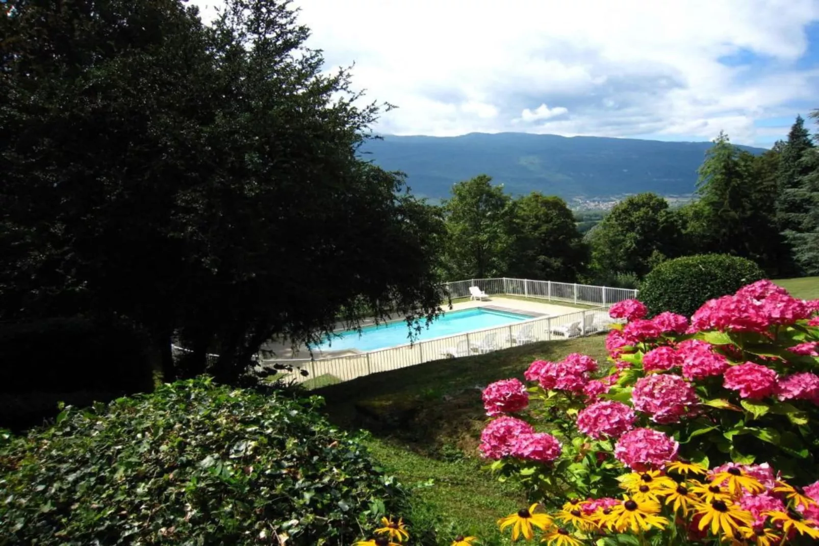 Le Chalet-Uitzicht zomer