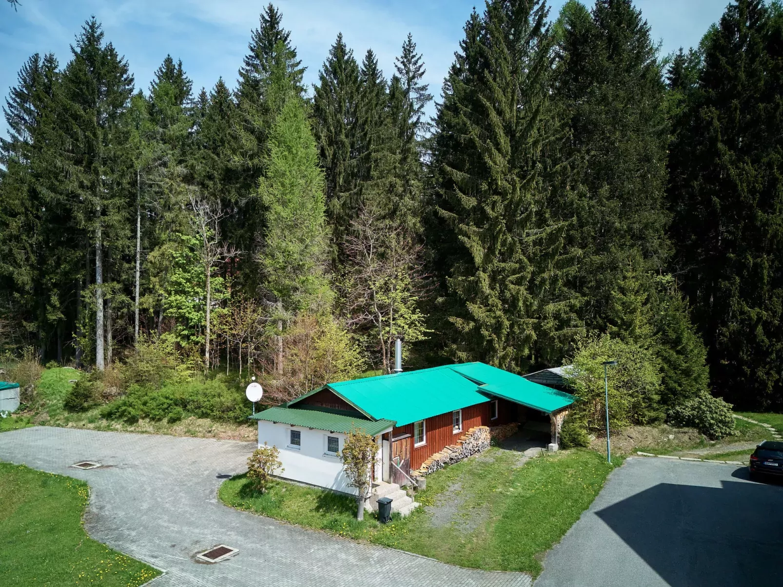 Chaloupka U lesa-Buiten